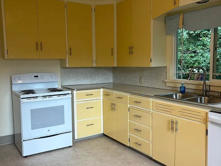 220 South Ave W — Photo 4