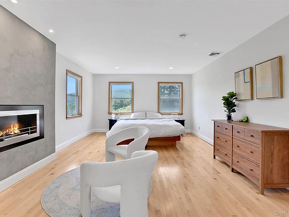 4th image of 8 White Pine Lane