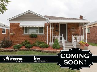1055 13th St, Wyandotte, MI 48192