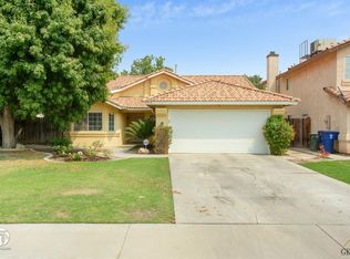 5512 Trails Way, Bakersfield, CA 93313