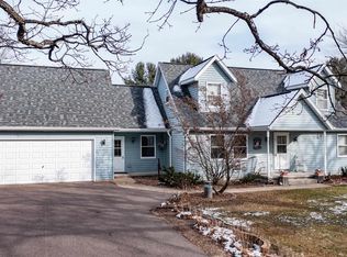 E1782 Garfield Ln, Waupaca, WI 54981