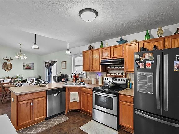 4th image of 192 Woodland Hills Ln