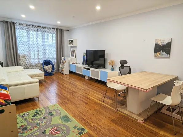 46 Grace Avenue #3L, Great Neck, NY 11021