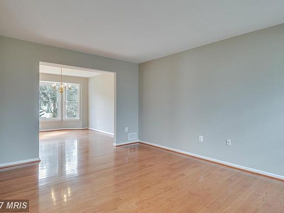 5th image of 20670 Stillpond Ct