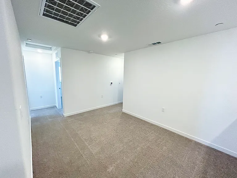 4480 Bellaire Ave — Photo 8