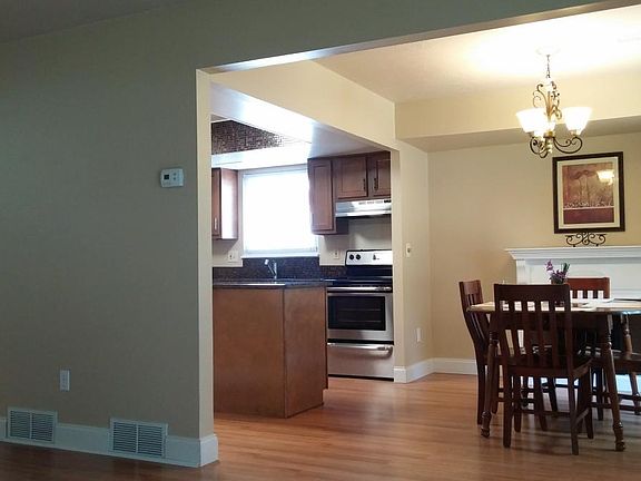2nd image of 9971 Magnolia Dr Unit 8