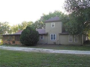 322 W 4th St, Wellsville, KS 66092