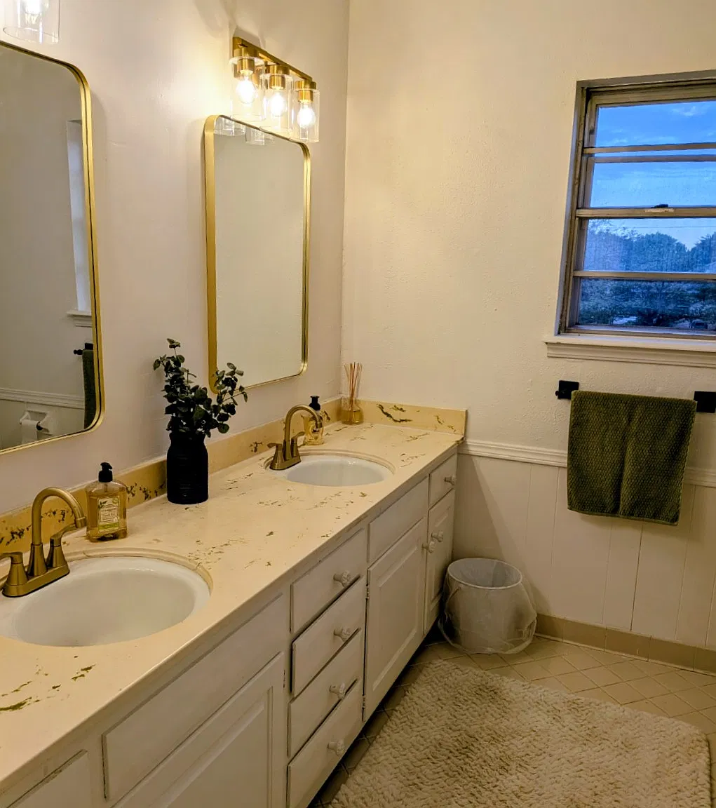 4 bed, 2.5 bath, 3037 sqft, $900 — Photo 3