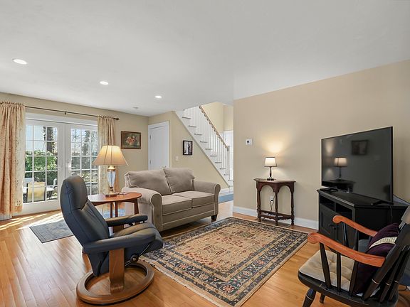 2nd image of 31 Hillside Avenue