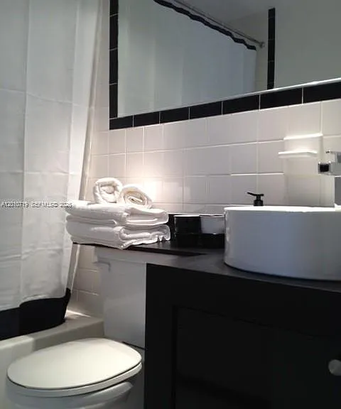 1127 Euclid Ave #205 — Photo 7