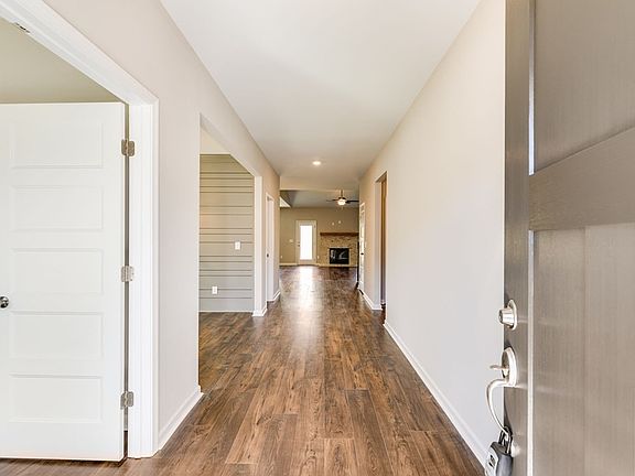 4th image of 108 Kingston Cir