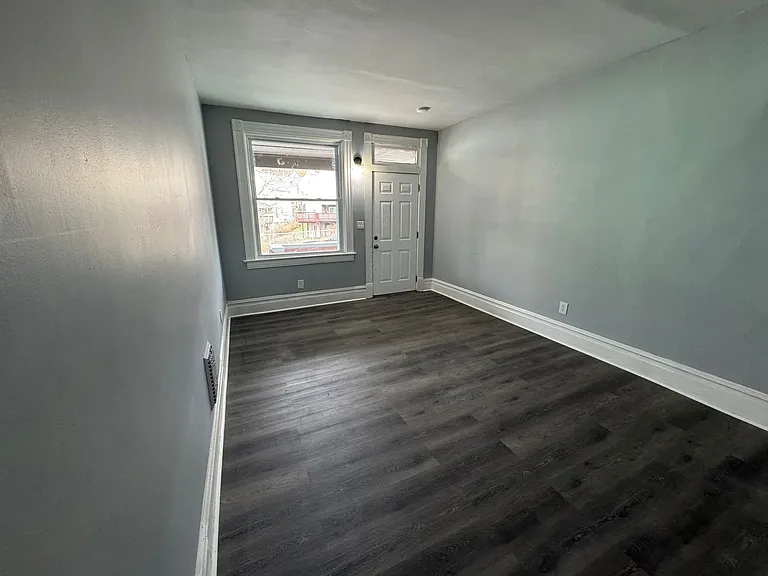 559 3rd St — Photo 7