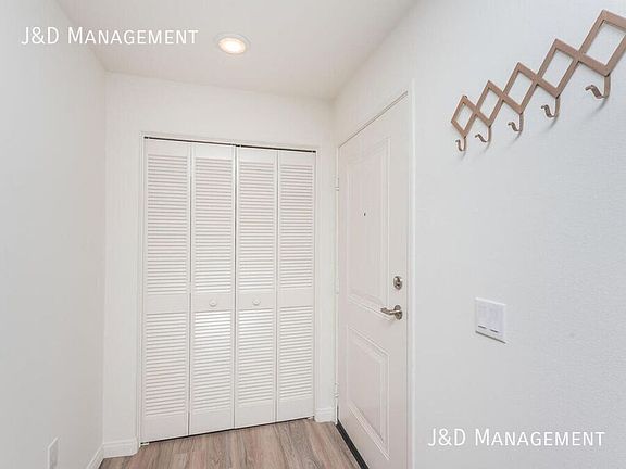 3rd image of 7484 Mesa College Dr #303