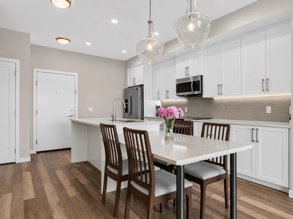 8530 S 8a Ave SW #412, Calgary, AB T3H 6A7