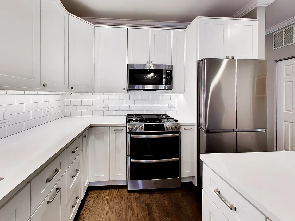 329 W Goethe St
