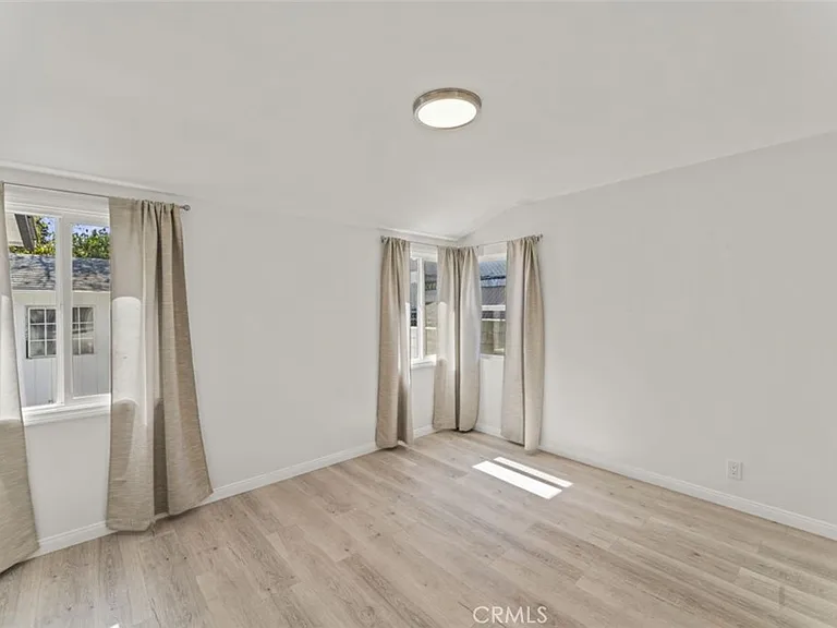 14722 Strathern St — Photo 14