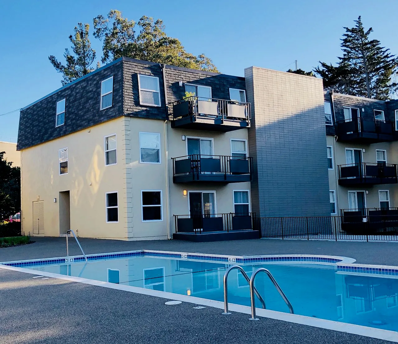 Skycrest Apartments — Photo 4