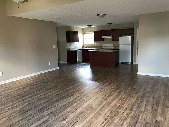 3rd image of 1109 Mountain Laurel Way