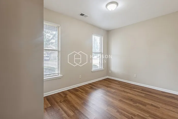 1135 Avalon Dr — Photo 16
