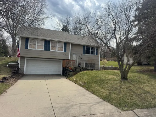 112108 Haering Cir, Chaska, MN 55318