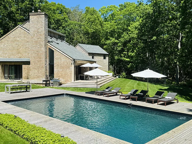 753 Edge Of Woods Rd — Photo 28