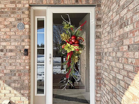 3rd image of 25 Eleanor Ln