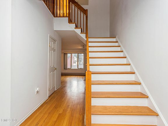 3rd image of 81 Pemberwick Rd #A