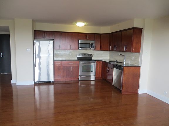 3rd image of 60 Parkway Dr E APT 14B