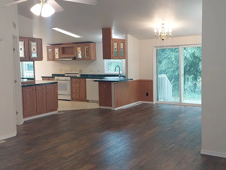 6740 Greystone Ln — Photo 4