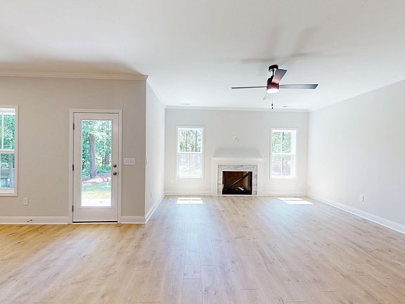 3rd image of 165 Devonshire Avenue W
