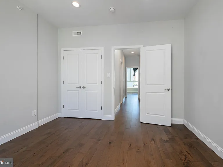 1439 N Newkirk St — Photo 20