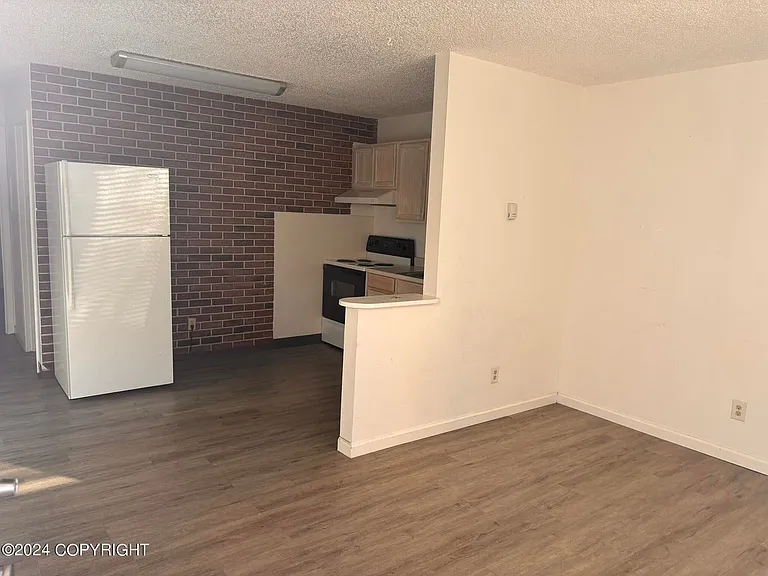 1425 W 40th Ave #5 — Photo 2