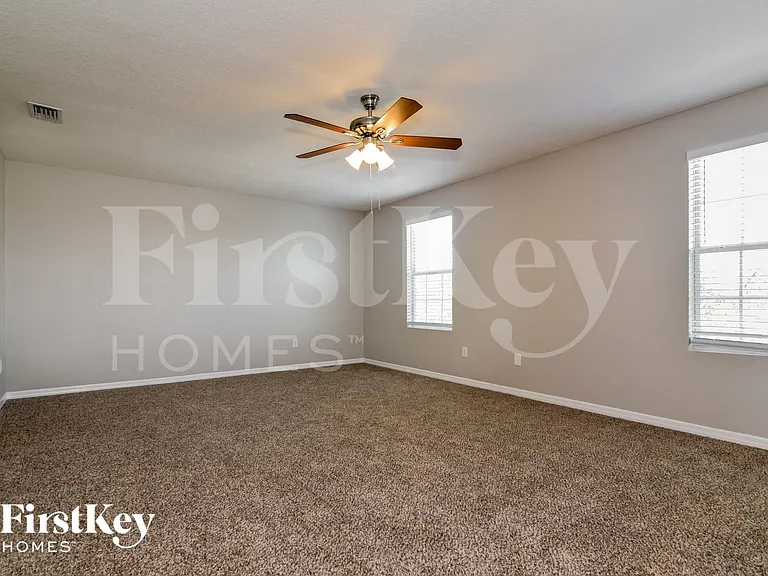 561 Vista Ridge Dr — Photo 8