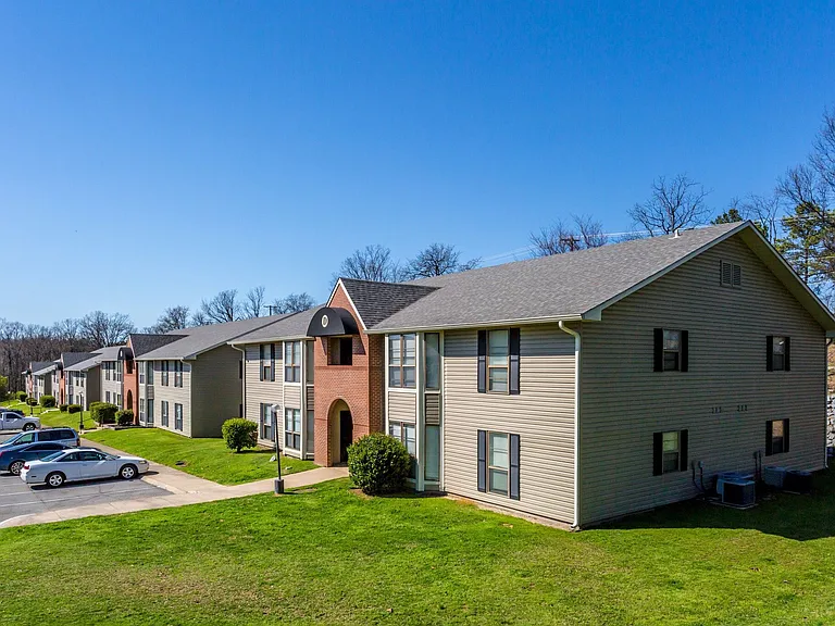 Foothills Apartments — Photo 8