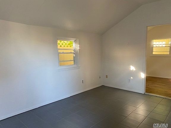 4th image of 355 Bayville Ave APT 7