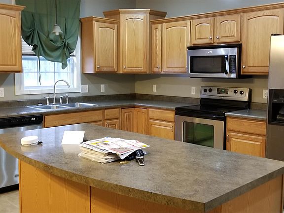 5th image of 730 Meadowbrook Dr