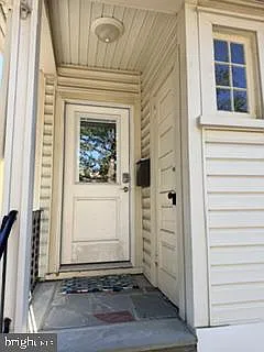 3 bed, 2.0 bath, 4200 sqft, $2,850 — Photo 2