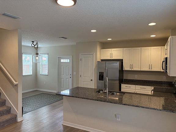 Kitchen & dining room