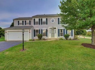 392 Edgewater Ct, Sugar Grove, IL 60554