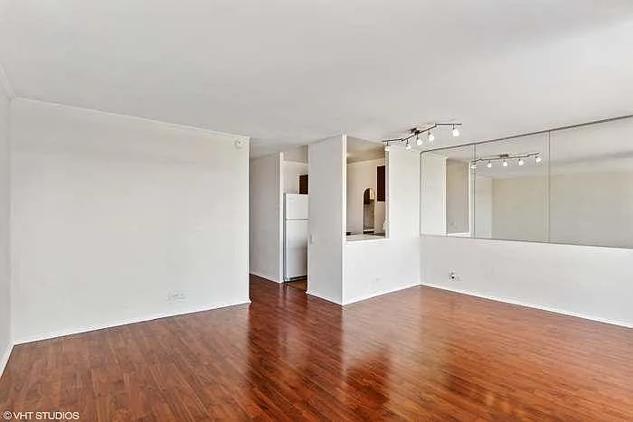 4343 N Clarendon Ave — Photo 4