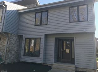 230 Cherokee Rd, Lafayette, NJ 07848