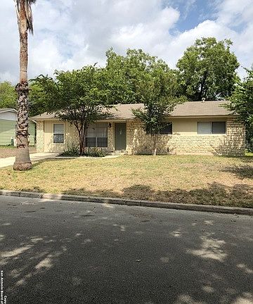 2nd image of 815 Horseshoe Trl