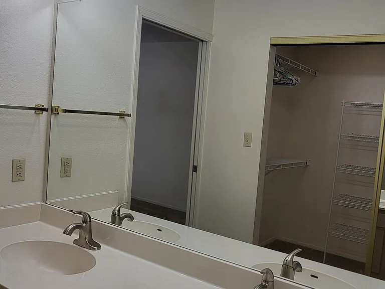 827 Country Club Dr SE #2A — Photo 21