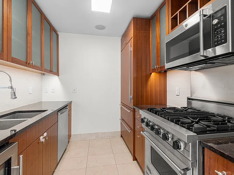 250 E 53rd St #1603 — Photo 6
