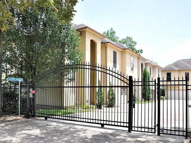 9010 Laverne Park Ln — Photo 3