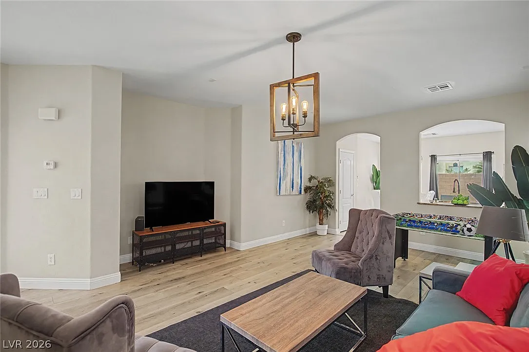 4 bed, 3.0 bath, 2102 sqft, $2,700 — Photo 4