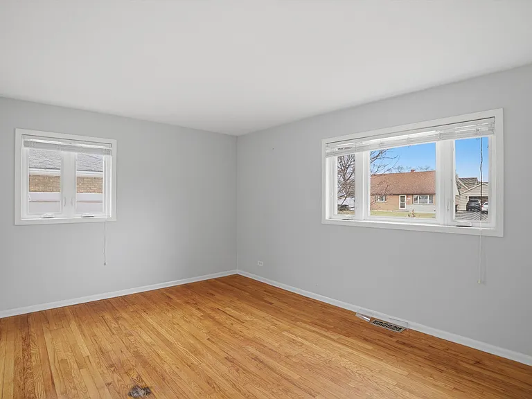 8912 Windsor Ln — Photo 13