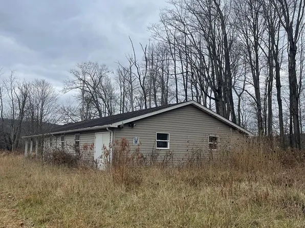 565 Monument Rd, Central City, PA 15926