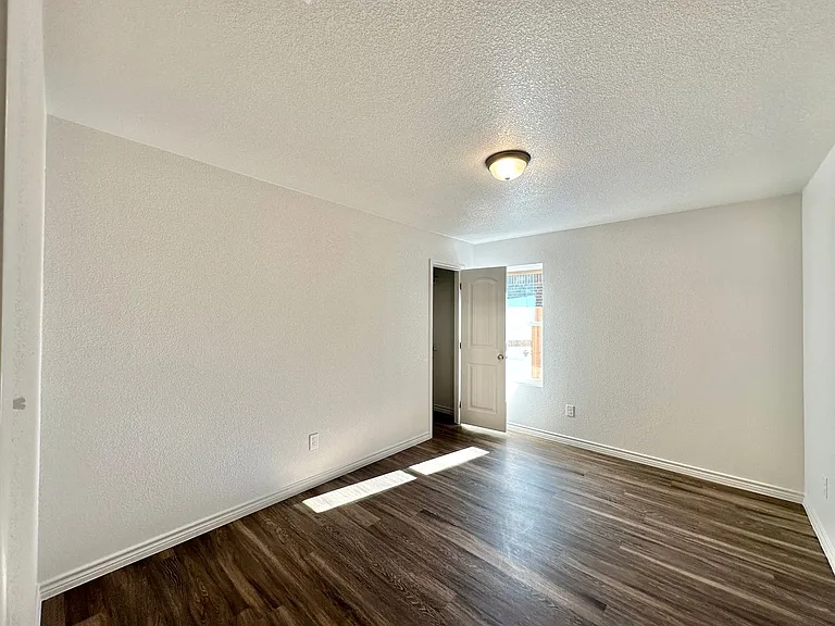 213 Dolphin Dr — Photo 17