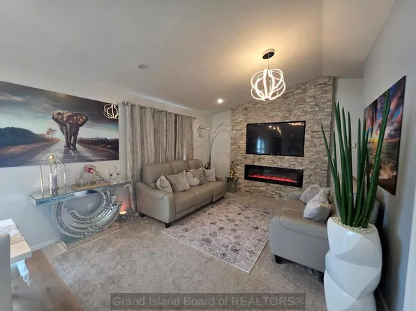 409 Buffalo Grass St, Grand Island, NE 68803